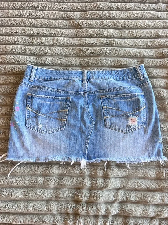 Vintage Y2K Aeropostale Light Blue Denim Mini Skirt with Frayed Hem - Picture 7 of 7